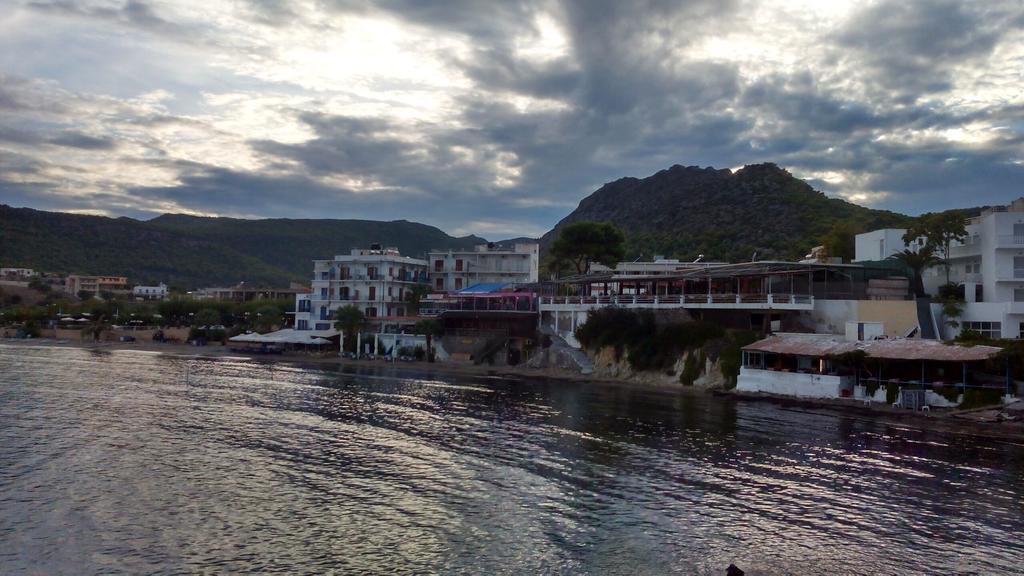 Oasis Hotel Theodoros & Litsa Galaris Agia Marina  Eksteriør billede