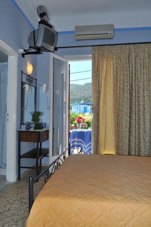 Oasis Hotel Theodoros & Litsa Galaris Agia Marina  Værelse billede