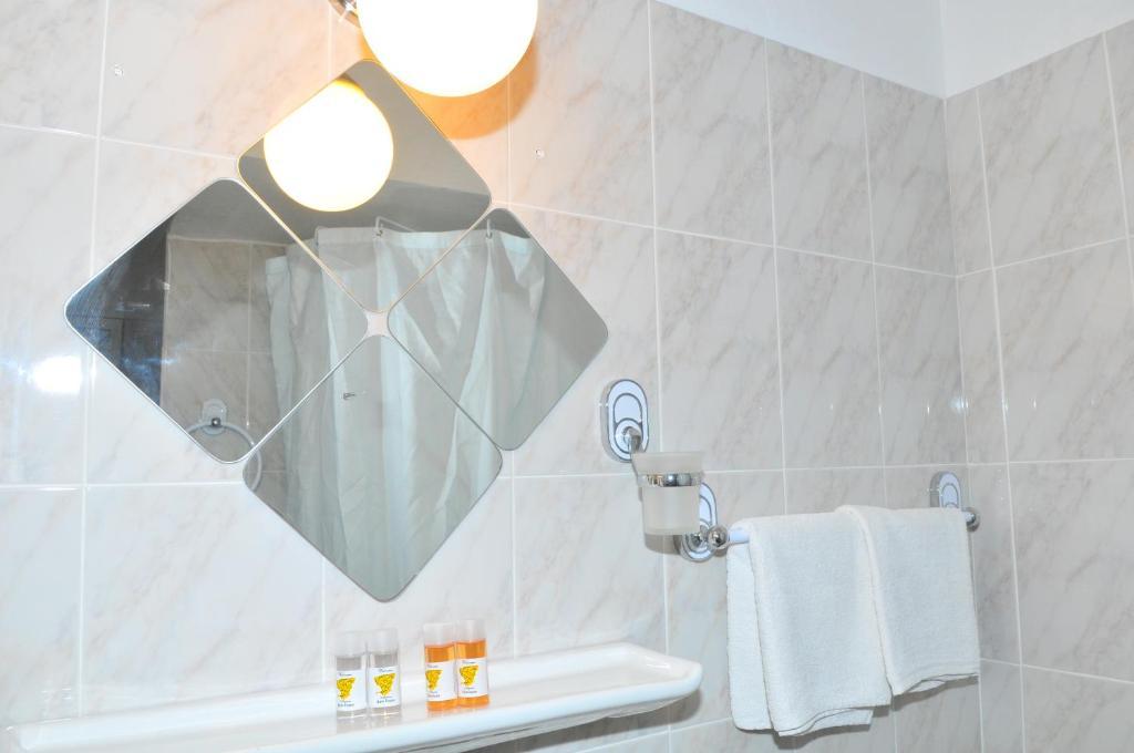Oasis Hotel Theodoros & Litsa Galaris Agia Marina  Eksteriør billede