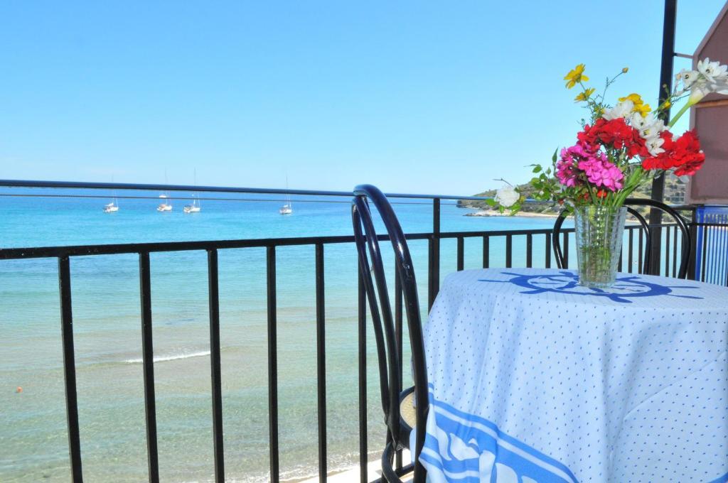 Oasis Hotel Theodoros & Litsa Galaris Agia Marina  Eksteriør billede